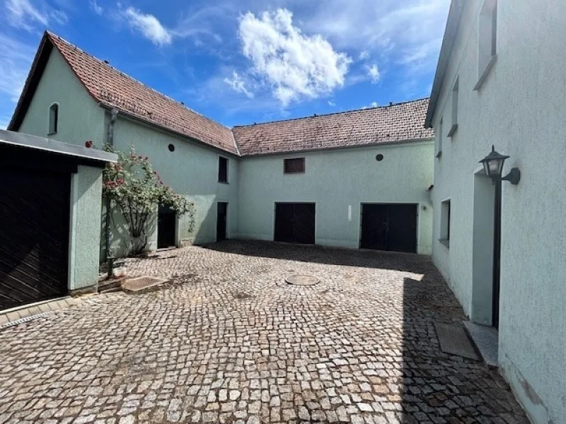 Dreiseitenhof - Haus kaufen in Radeburg - Idyllischer Dreiseitenhof mit Garten