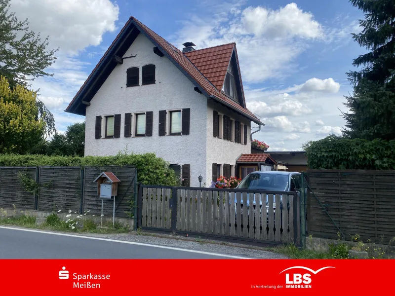 Straßenansicht Westseite - Haus kaufen in Lampertswalde - Wohnen und Leben in der Natur - Ruhe pur