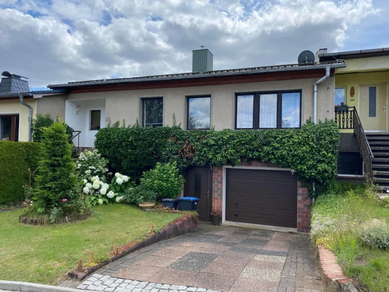 Straßenansicht - Haus kaufen in Meißen - Ein-/Zweifamilienhaus in Meißen