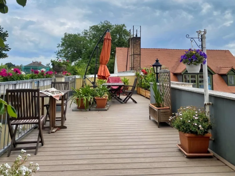 Dachterrasse über Verbinderbau