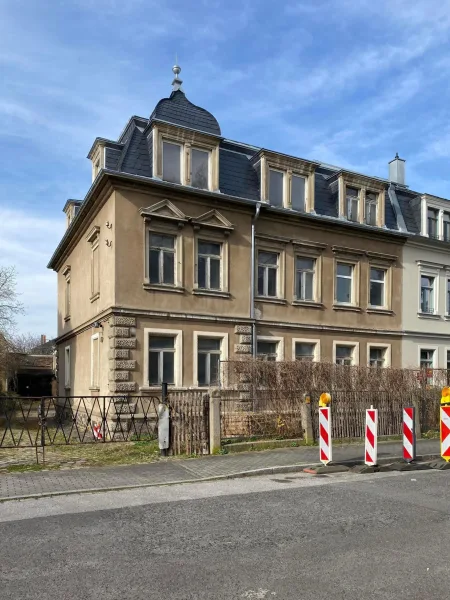 Straßenansicht - Haus kaufen in Dresden - Wohnraum sucht Investor