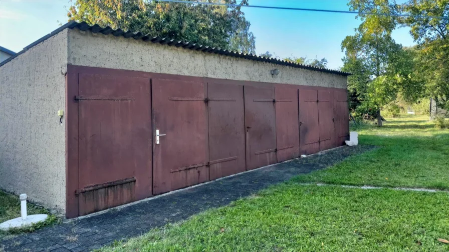 massive Garage