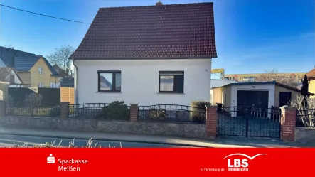 Straßenansicht - Haus kaufen in Nünchritz - Ein kompaktes EFH mit viel Potential