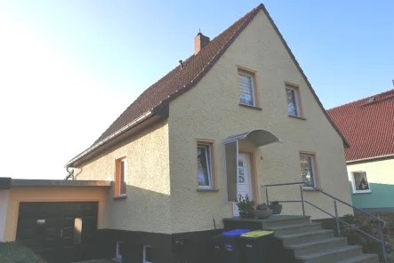 Straßenansicht - Haus kaufen in Neubrandenburg - Familienangebot!