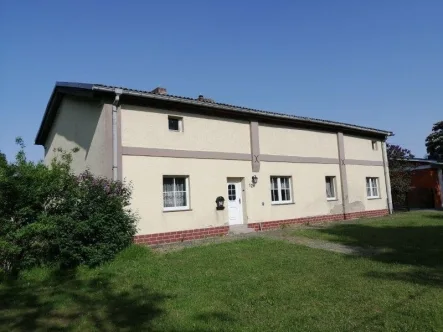 Haus_Front 1 - Haus kaufen in Altenhagen - Ruhe und Entspannung gefunden