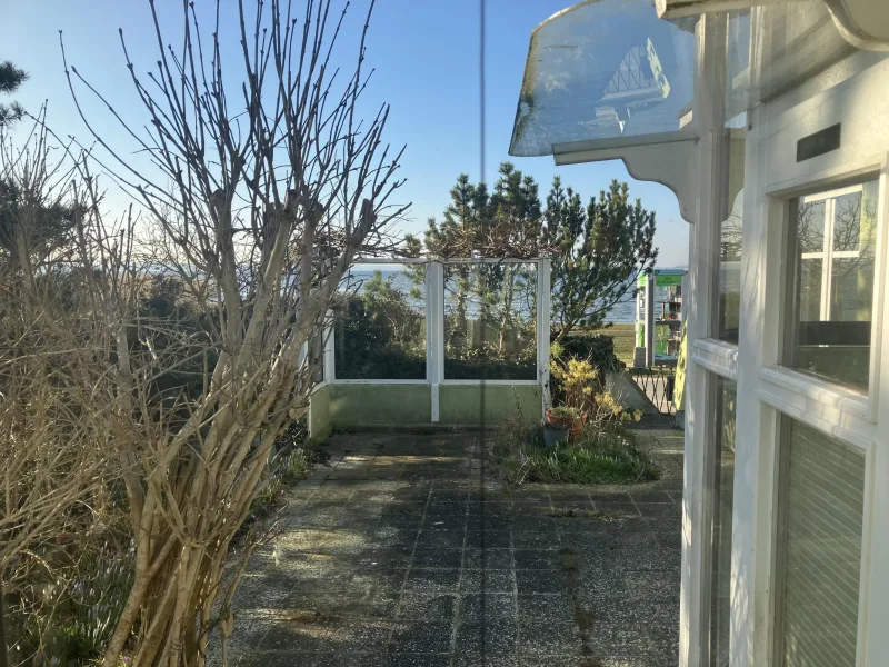 Terrasse mit Blick auf den See