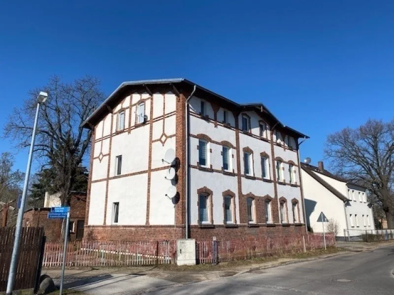 Straßenansicht Mehrfamilienhaus