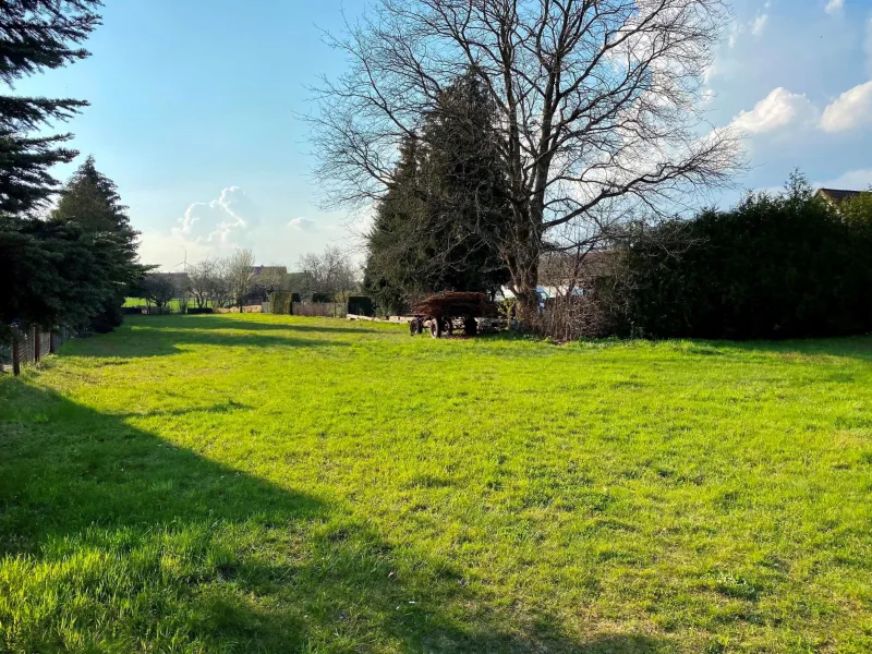 weit gestreckt zum Garten in Richtung West