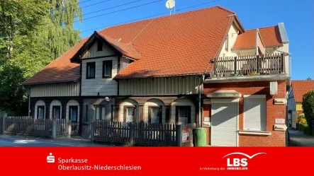 Straßenansicht - Haus kaufen in Ebersbach-Neugersdorf - Gemeinsames Wohnen und Arbeiten?