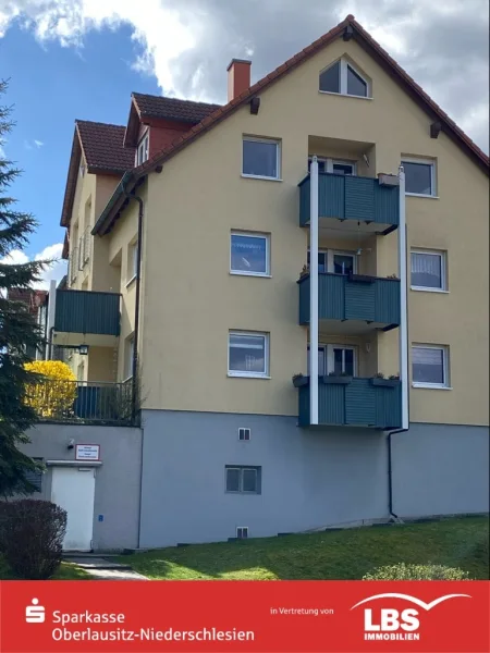 Hausansicht Blick zur Wohnung - Wohnung kaufen in Bad Muskau - Eigentumswohnung als Kapitalanlage in Bad Muskau