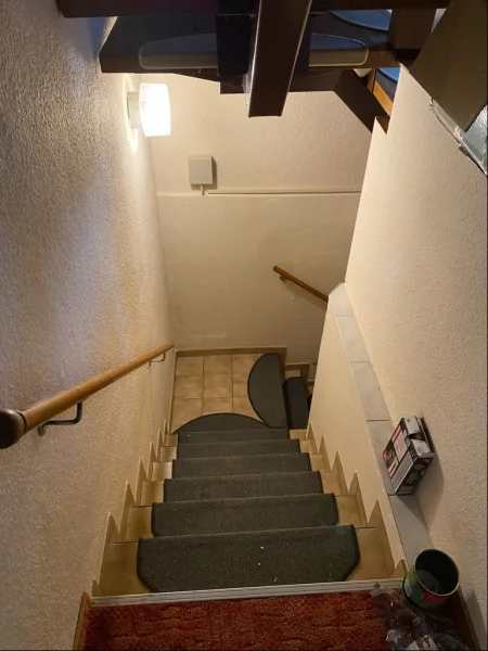 Treppe zum Kellergeschoss