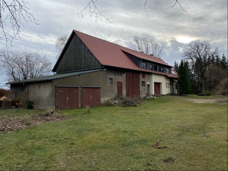 Nordwestansicht mit Garagenanbau