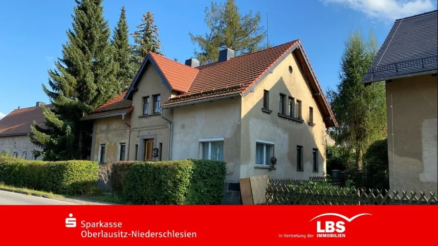 Front- und Seitenansicht - Haus kaufen in Ebersbach-Neugersdorf - Solides Wohngrundstück mit Potential