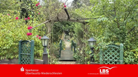 Eingang zum Garten - Haus kaufen in Bad Muskau - Gartenhaus im Grünen zum Wohlfühlen!