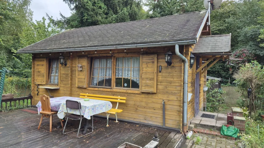 Holzhaus mit Terrasse