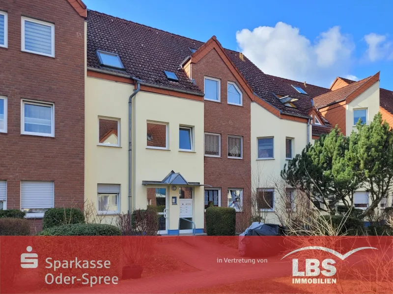 Hausansicht - Wohnung kaufen in Grünheide - Bezugsfertige Maisonettewohnung in idyllischer Lage