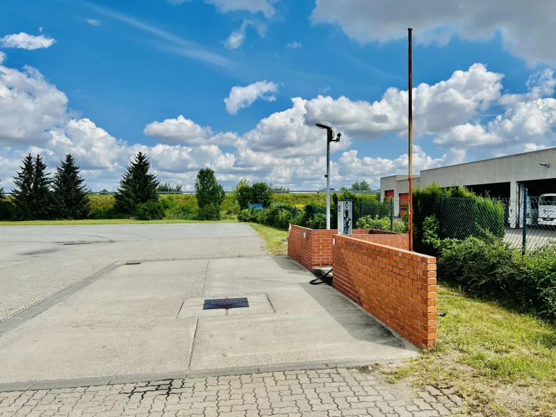 Tankstelle auf dem Grundstück