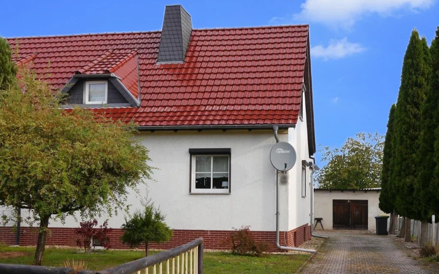 Straßenansicht - Haus kaufen in Tschernitz - Preis und Leistung stimmen!