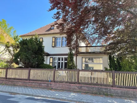 Straßenansicht - Haus kaufen in Welzow - Für den Liebhaber - Villa mit Stil!