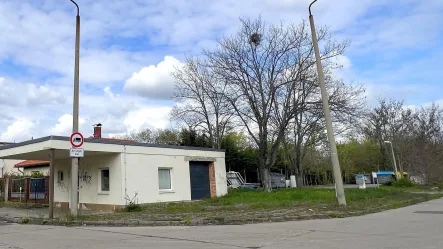 Ansicht Südost mit Gebäude - Grundstück kaufen in Cottbus - Ein Grund zum Bauen!