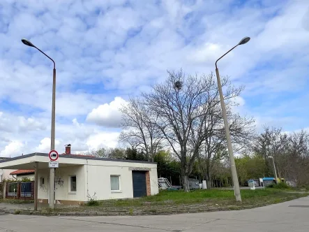 Ansicht Südost mit Gebäude - Grundstück kaufen in Cottbus - Ein Grund zum Bauen!