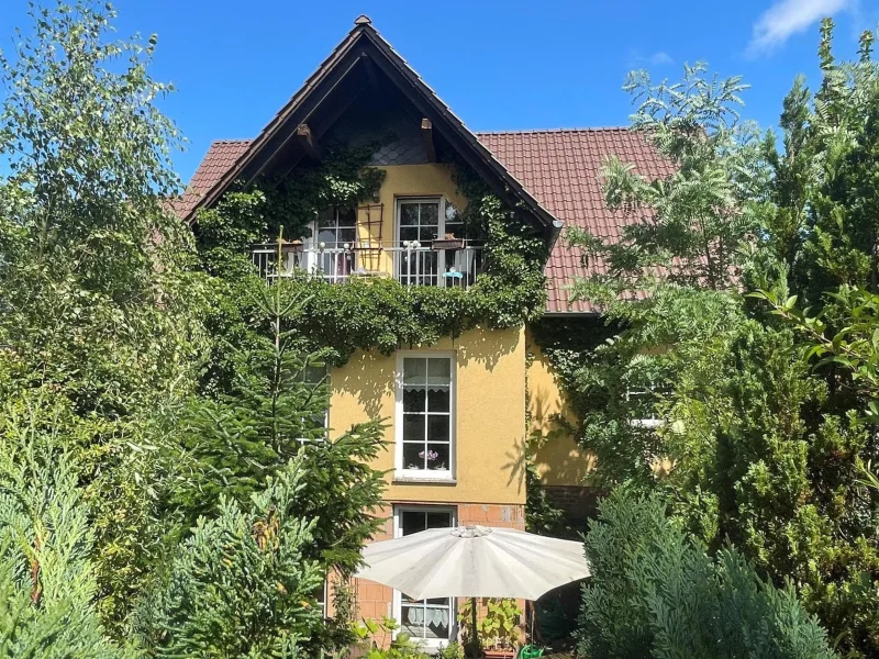 Straßenansicht - Haus kaufen in Schenkendöbern - Großzügiges Heim in grüner Umgebung