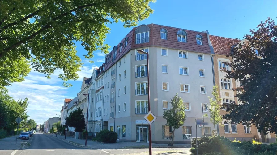 Straßenansicht - Wohnung kaufen in Forst - Investment in guter Lage!