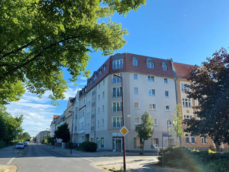 Straßenansicht - Wohnung kaufen in Forst - Investment in guter Lage!