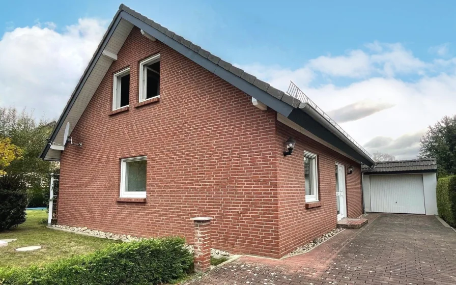 Straßenansicht - Haus kaufen in Guben - Modernes Wohnhaus mit Potential!