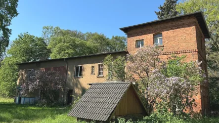 Straßenansicht - Zinshaus/Renditeobjekt kaufen in Schenkendöbern - Großzügige Immobilie in idyllischer Lage