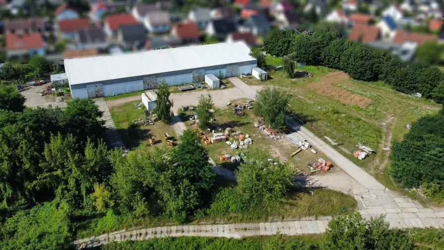 Lagerhalle mit Freiflächen