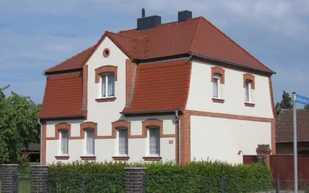 Straßenansicht - Haus kaufen in Spremberg - Haus mit Stil am Stadtrand