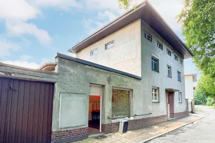 Straßenseite - Haus kaufen in Forst - Denk(mal) darüber nach !