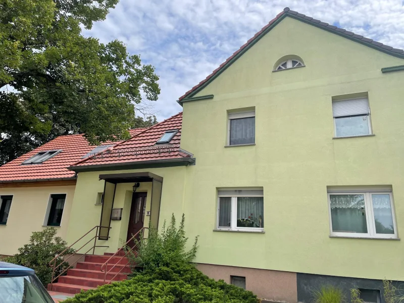 Straßenansicht - Haus kaufen in Spremberg - Hier wohnt es sich gut!