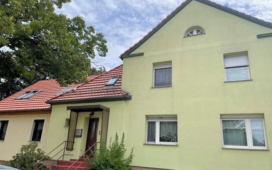 Straßenansicht - Haus kaufen in Spremberg - Hier wohnt es sich gut!