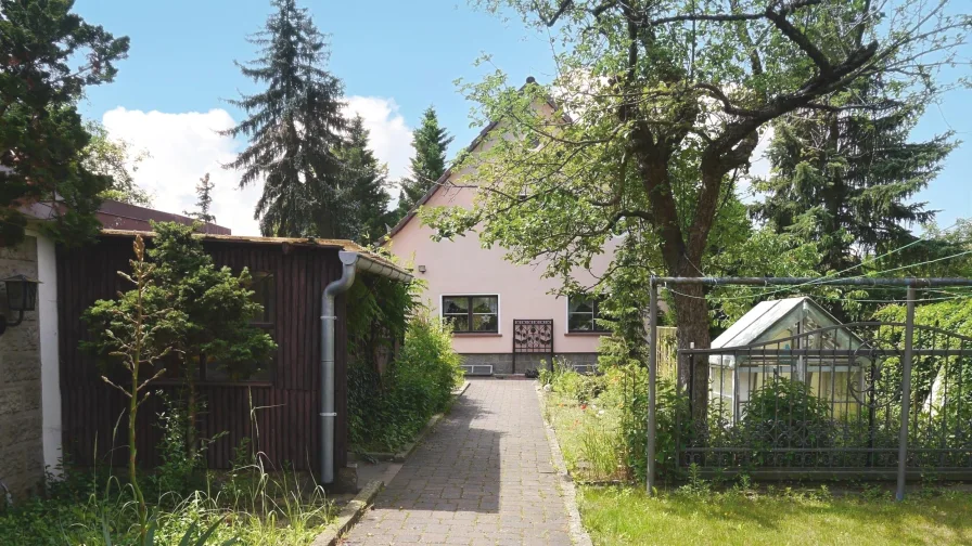 Straßenansicht - Haus kaufen in Forst - Ruhig in zweiter Reihe wohnen!