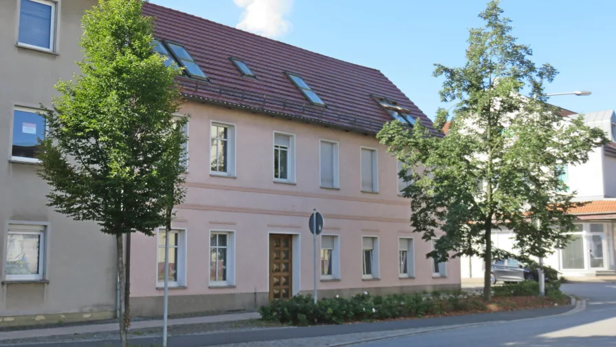 Straßenansicht - Haus kaufen in Spremberg - Freies Stadthaus mit Mietertrag