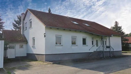 Hausansicht vom Feld - Haus kaufen in Spremberg - modernes Landhaus mit Weitblick