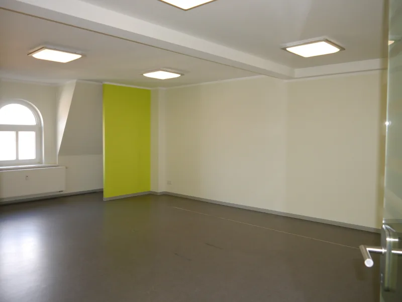 Zimmer 1 von 7 (32,54m²)