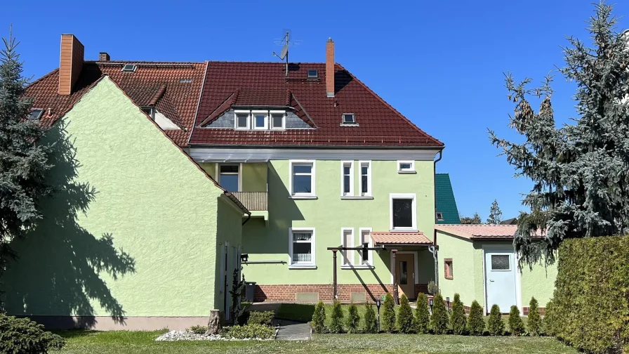 Hofseite - Wohnung mieten in Forst - 3 Zimmer Wohnung, Balkon nach Süden!