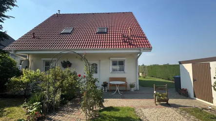 Straßenansicht - Haus kaufen in Jänschwalde - Ein Familiendomizil zum Verlieben