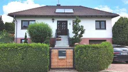 Straßenansicht - Haus kaufen in Schenkendöbern - Ein Familiendomizil zum Verlieben