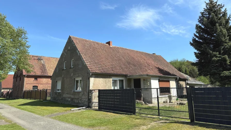 Straßenanischt - Haus kaufen in Forst - Viel Platz zum Wohnen