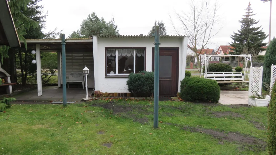 Gartenhaus mit Terrasse