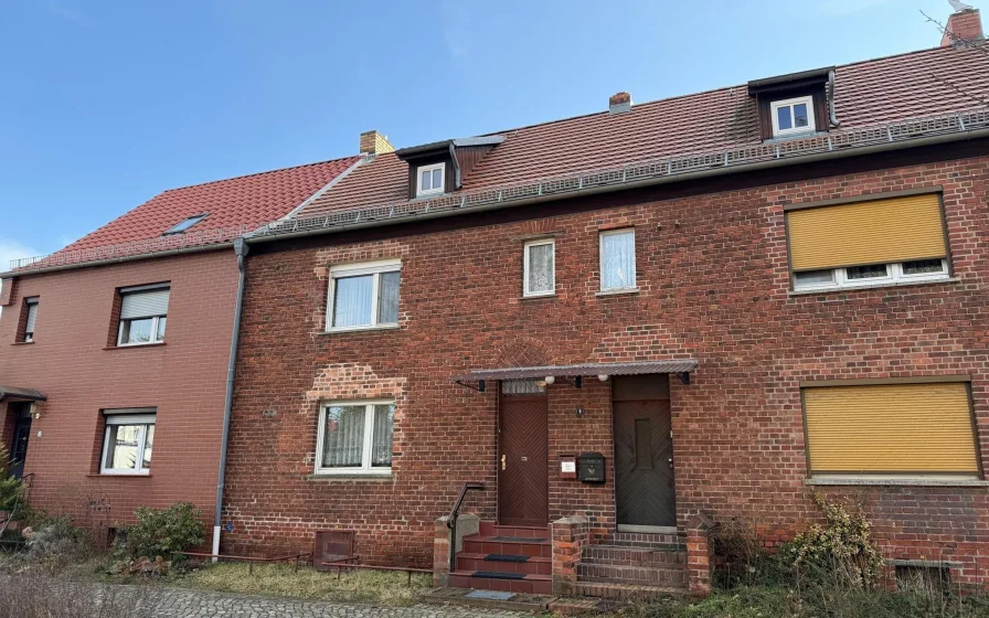 Straßenansicht - Haus kaufen in Welzow - Mittendrin!