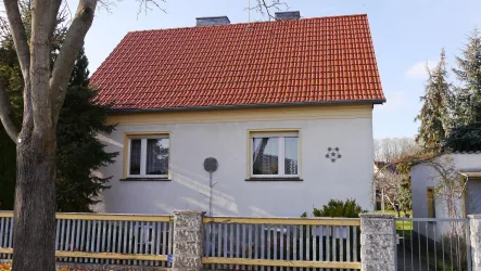 Straßenansicht - Haus kaufen in Forst - Solides Wohnhaus für die kleine Familie!