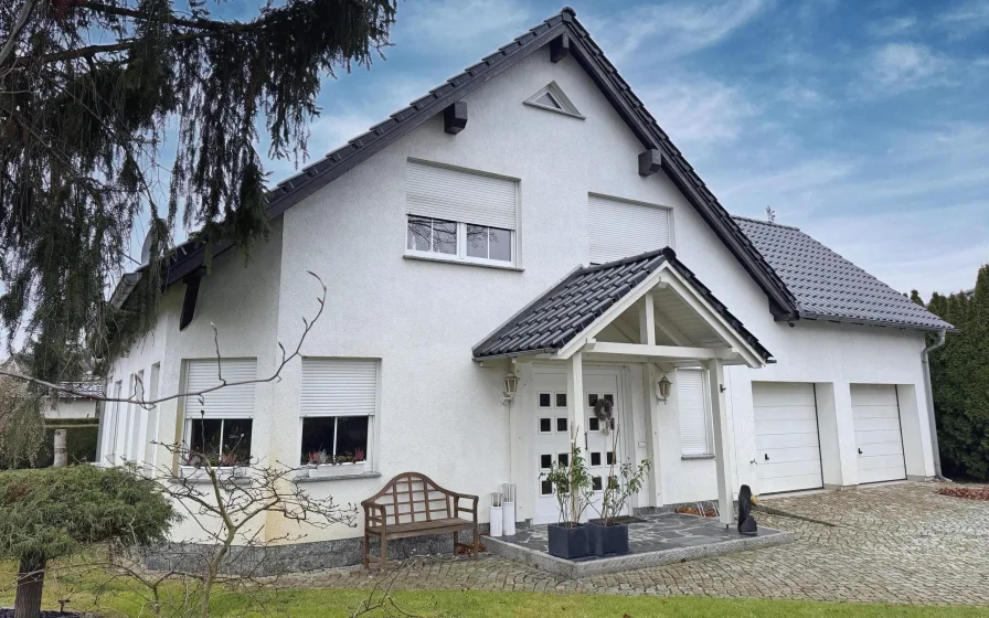 Straßenansicht - Haus kaufen in Forst - Hier werden Wohnträume wahr!