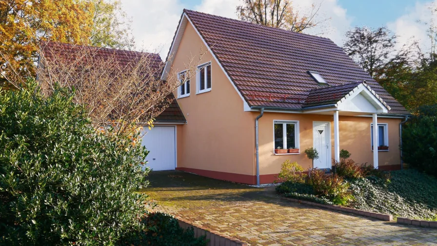 Straßenansicht - Haus kaufen in Kolkwitz - Ideal für die Familie