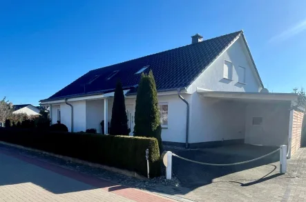  - Haus kaufen in Karlshagen - Doppelhaushälfte m. Carport zu verkaufen