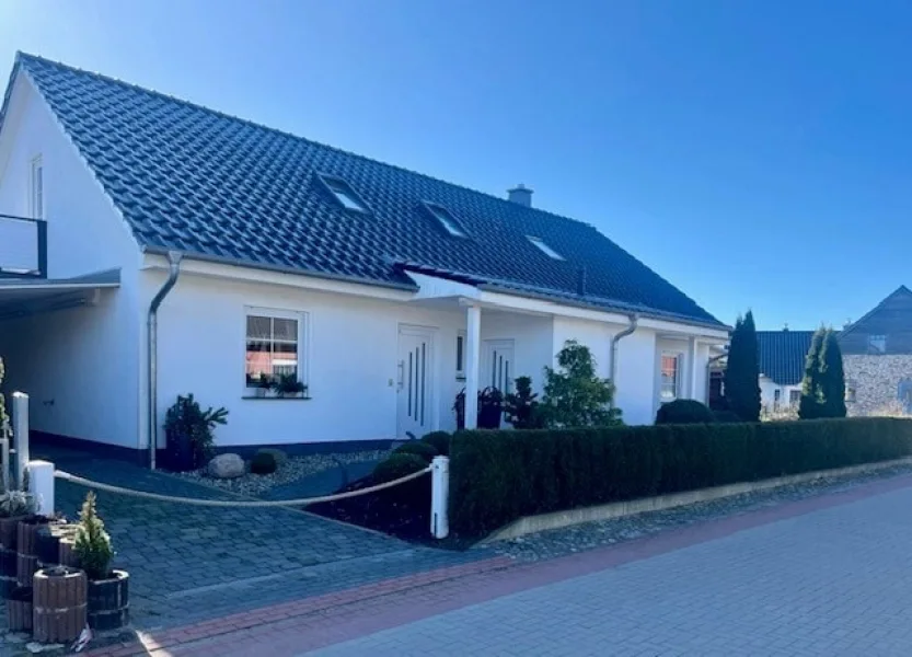  - Haus kaufen in Karlshagen - Doppelhaushälfte mit Carport zu verkaufen